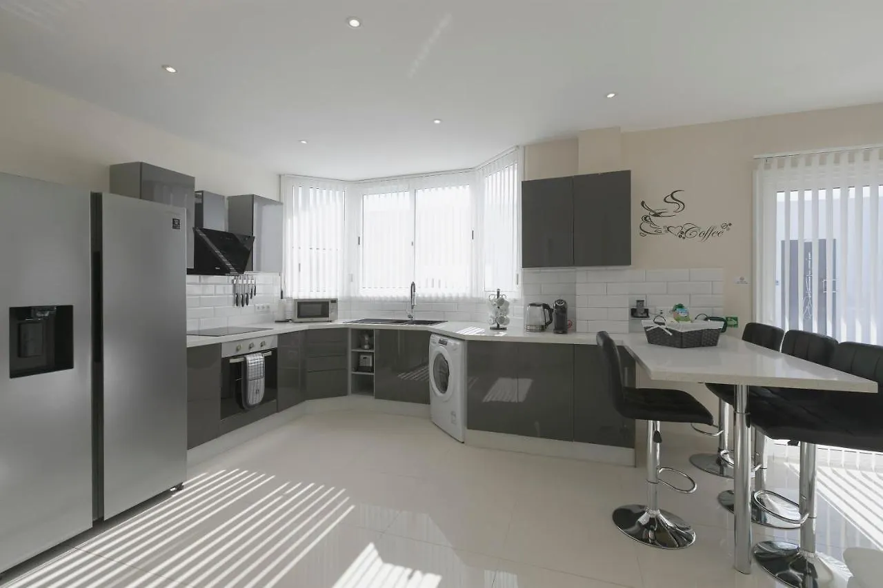 Chayofa Stunning Apartment Within Villa Nr Los Cristianos