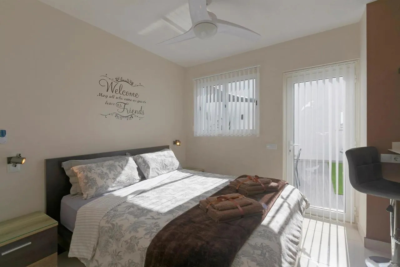 Chayofa Stunning Apartment Within Villa Nr Los Cristianos ספרד